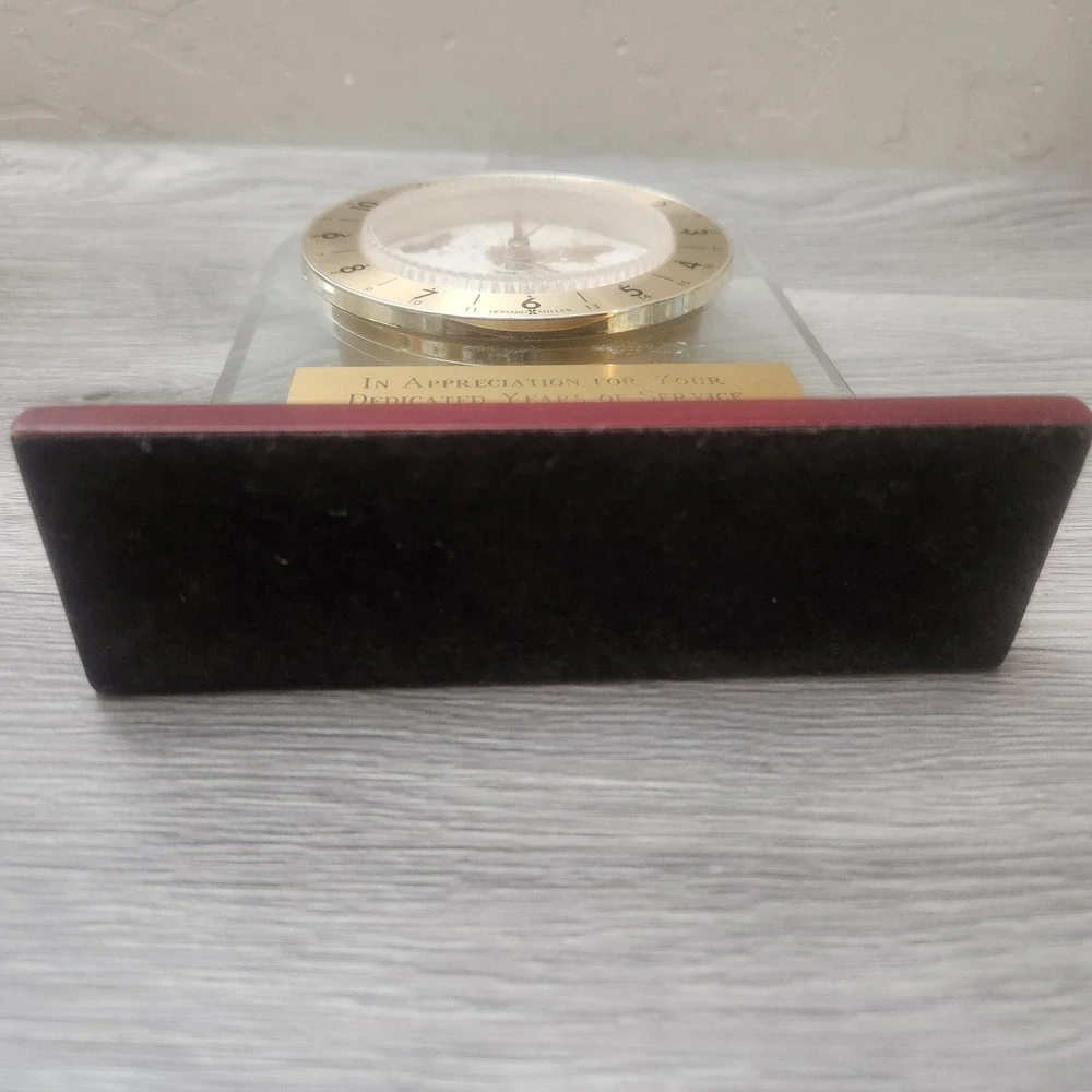 Howard Miller World Time Desk Clock Gold Map Texas Instruments‎ Award Mahogany